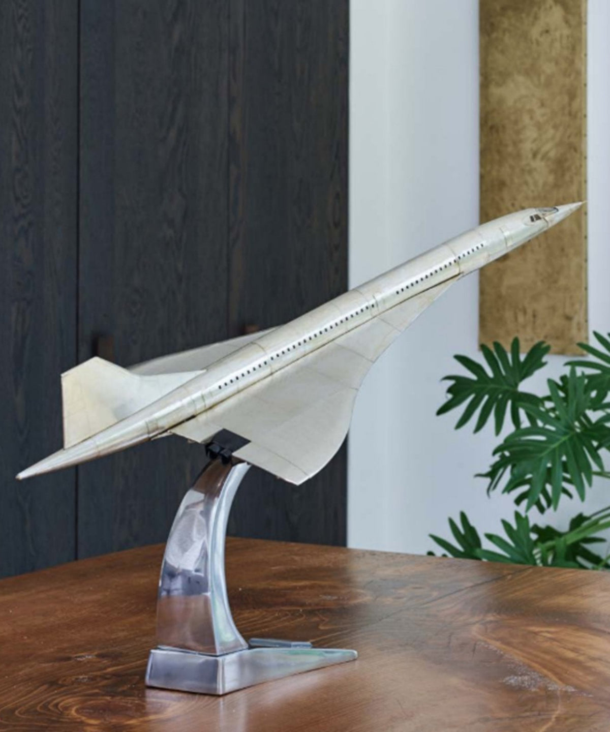 CONCORDE ON TABLE