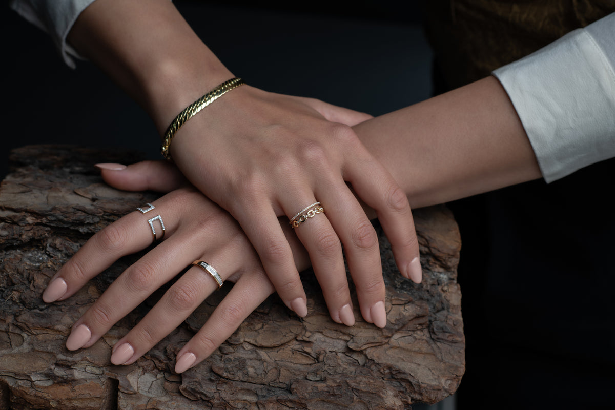 Osiris bracelet hands model gold 18k