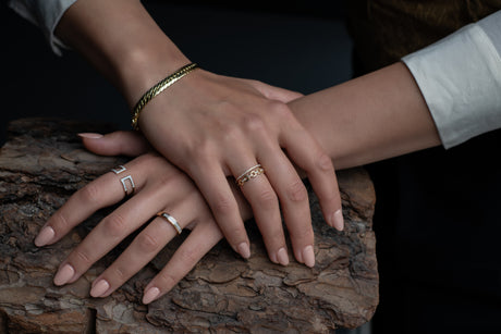 Osiris bracelet hands model gold 18k