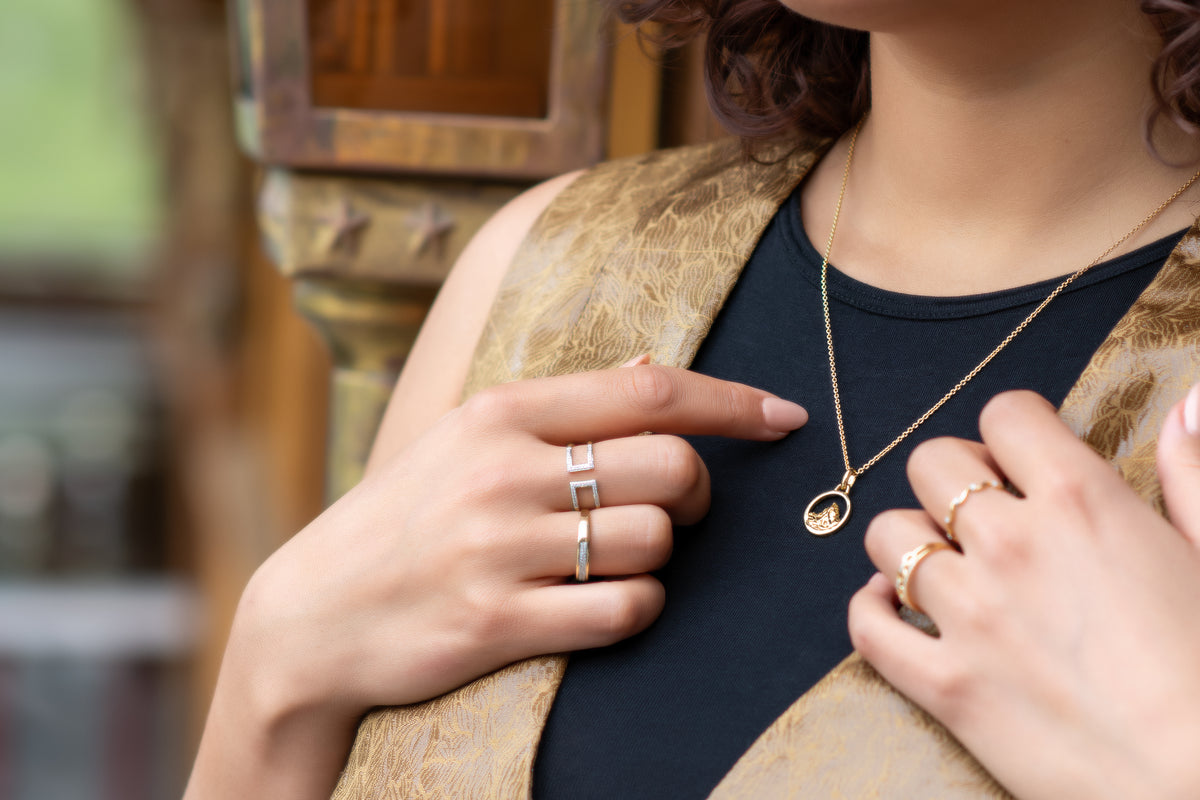 Photoshoot of the Gold 18k Matterhorn Pendant